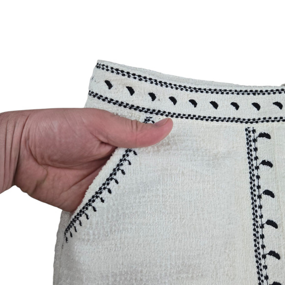 Dolan Left Coast White Textured Embroidered Mini Skirt Size Small Pockets Lined - Picture 3 of 8